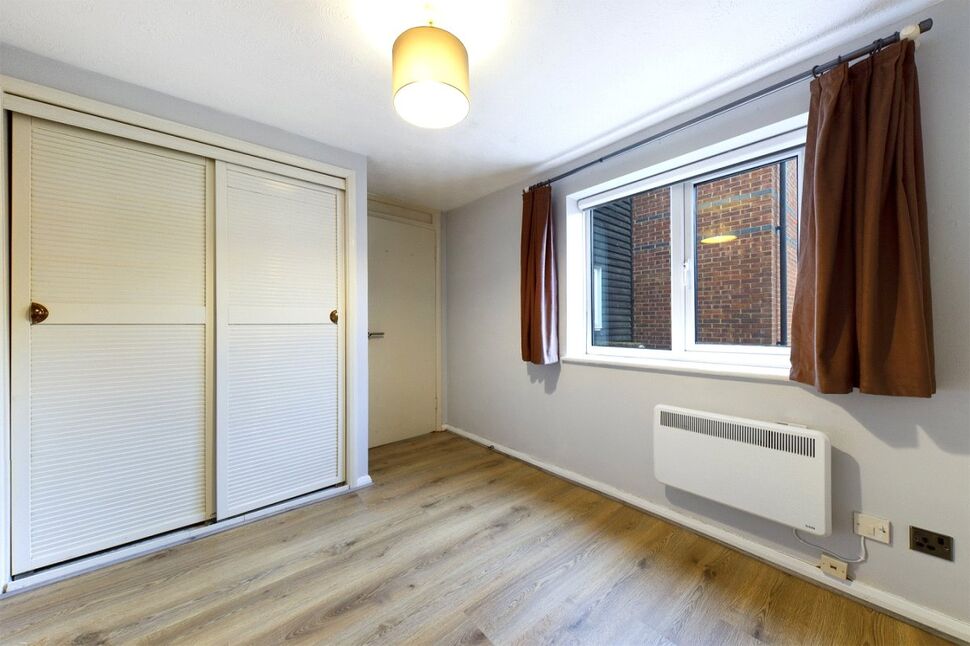 Flat Lower Hall Lane in Greater London