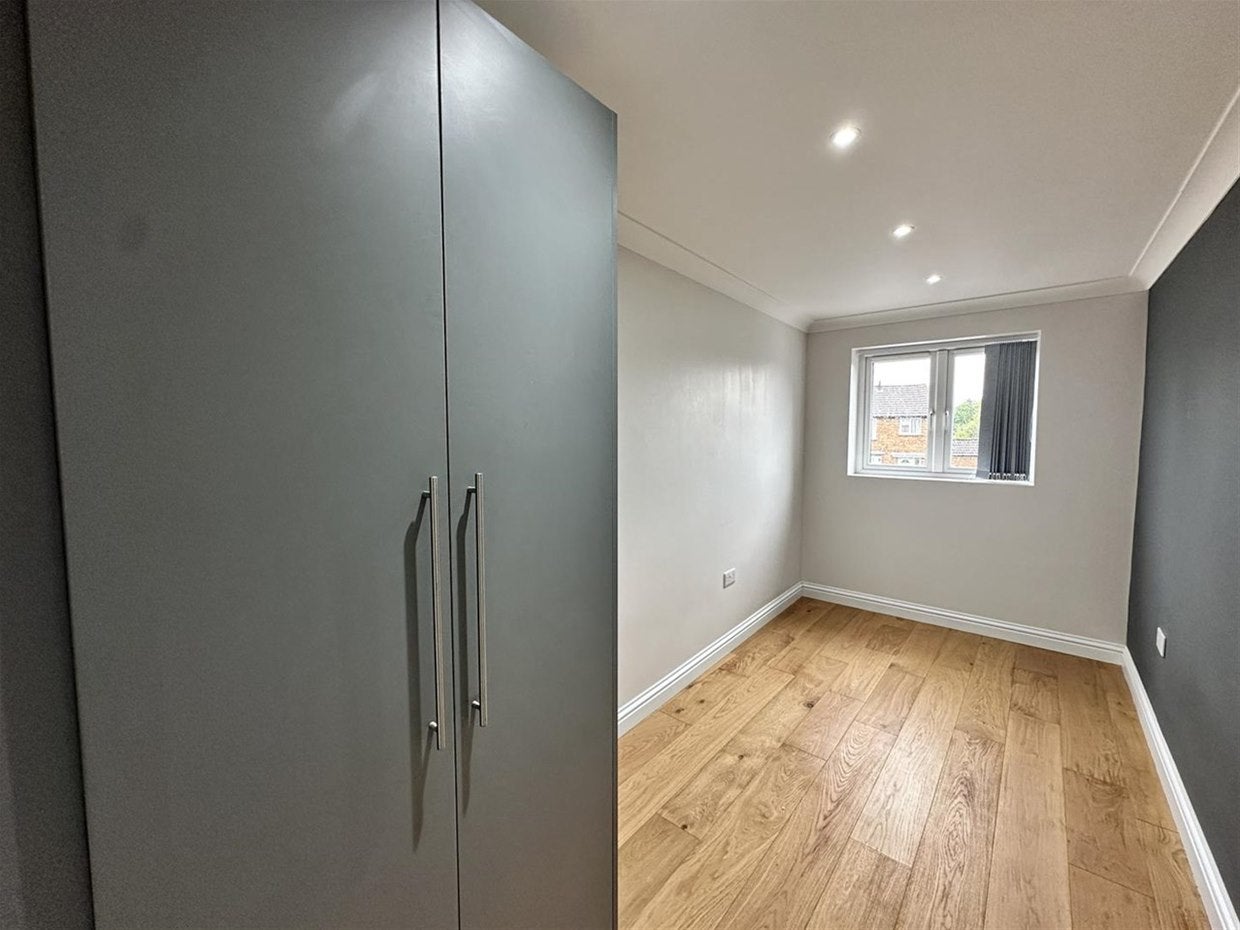 Room Dawes Moor Close in Slough