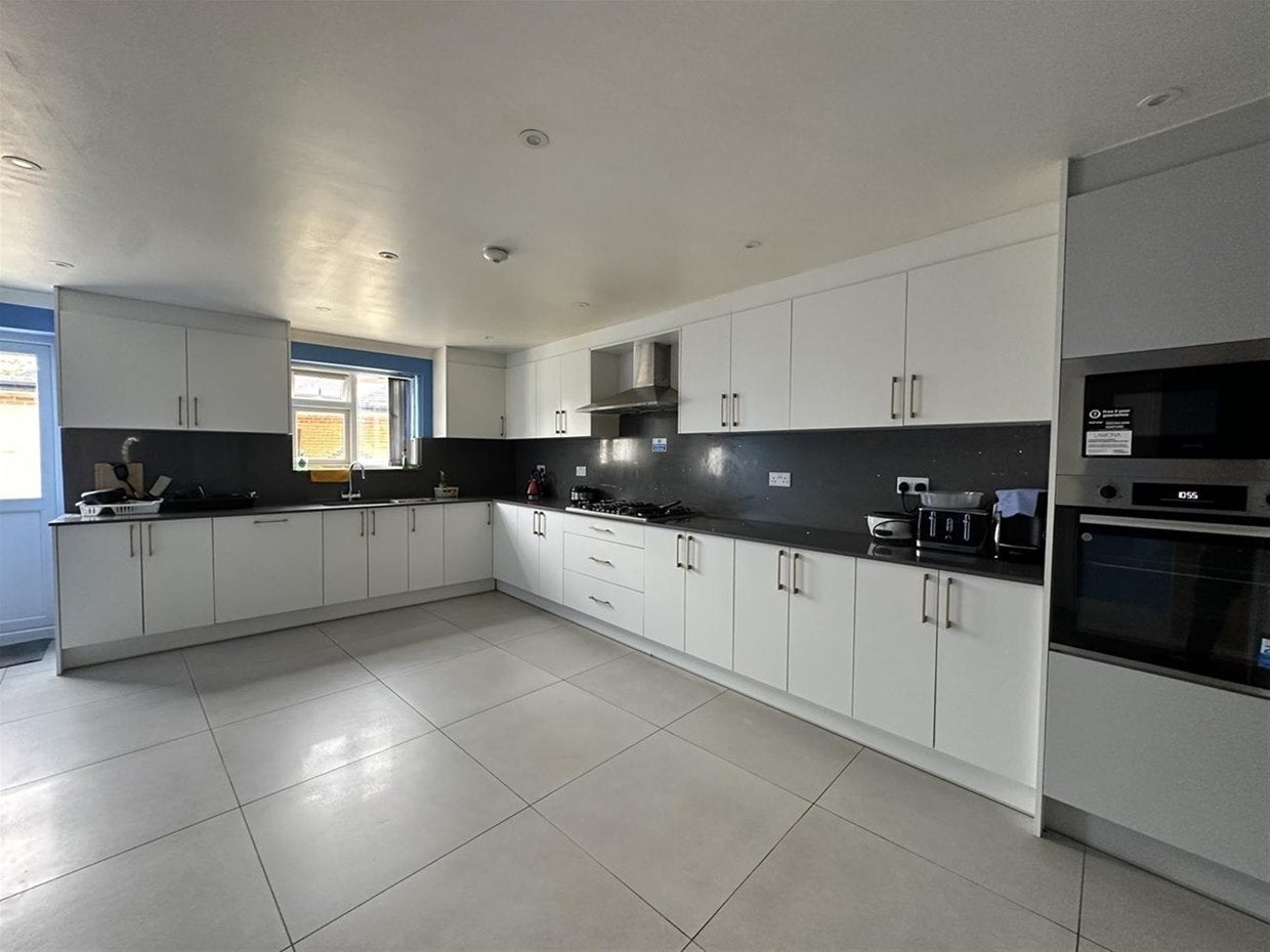 Room Dawes Moor Close in Slough