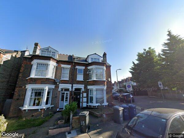 Flat Stanhope Avenue in Greater London