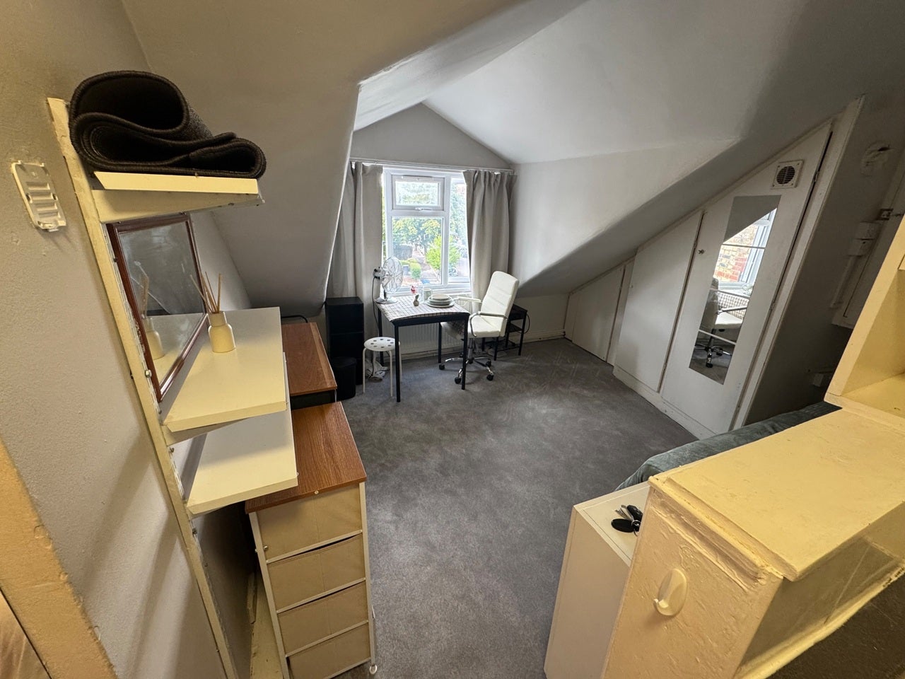 Flat Stanhope Avenue in Greater London