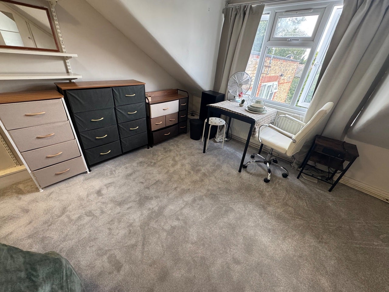 Flat Stanhope Avenue in Greater London