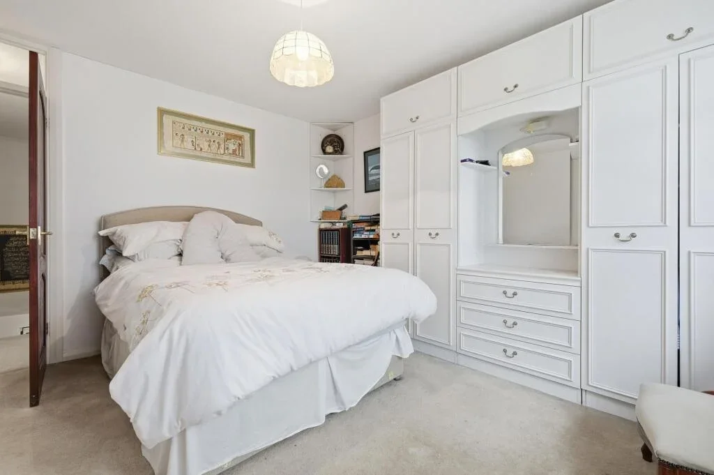 Room Dunstable Road in Stanford-le-Hope