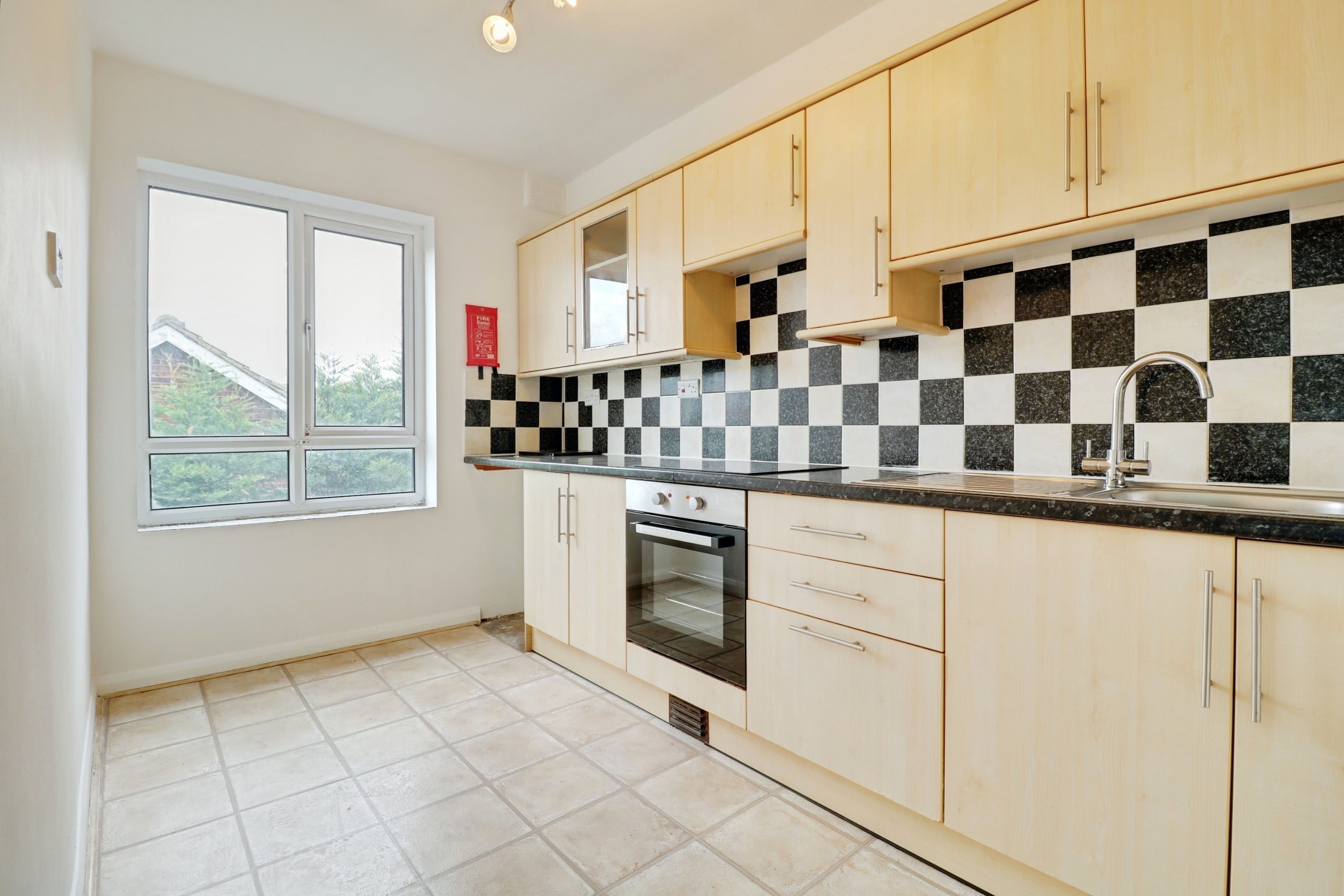 Flat Tintern Avenue in Southend-on-Sea