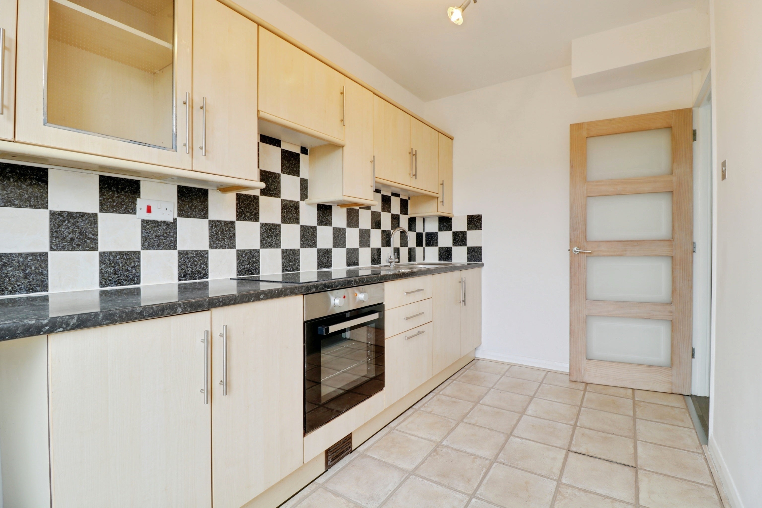Flat Tintern Avenue in Southend-on-Sea