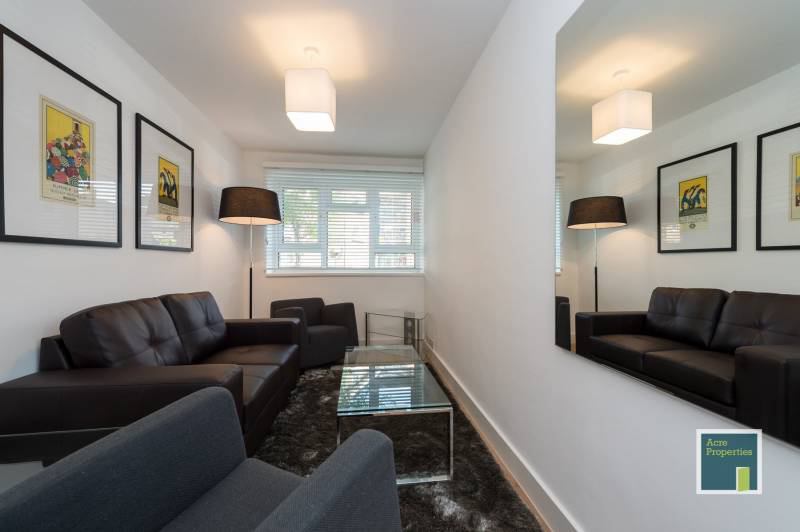Flat Fletcher Road in Greater London