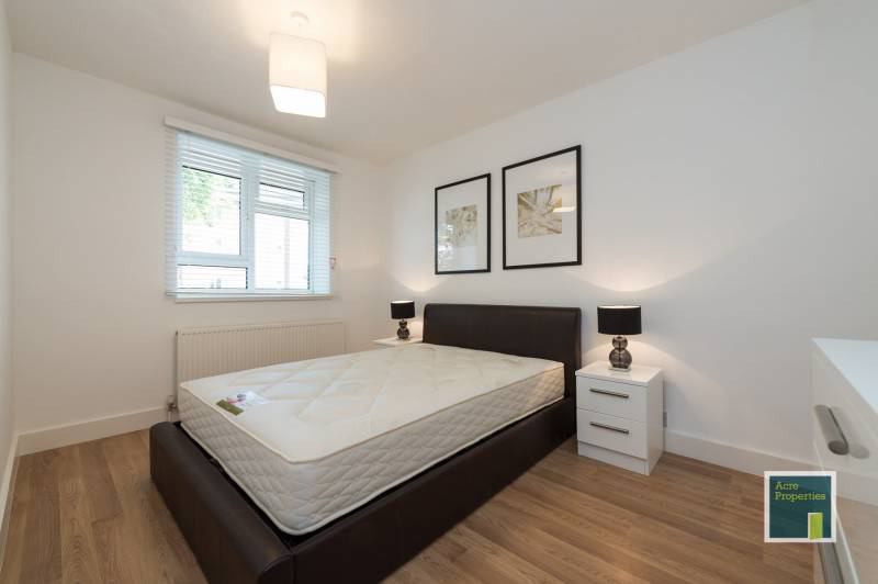 Flat Fletcher Road in Greater London
