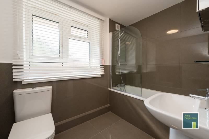 Flat Fletcher Road in Greater London