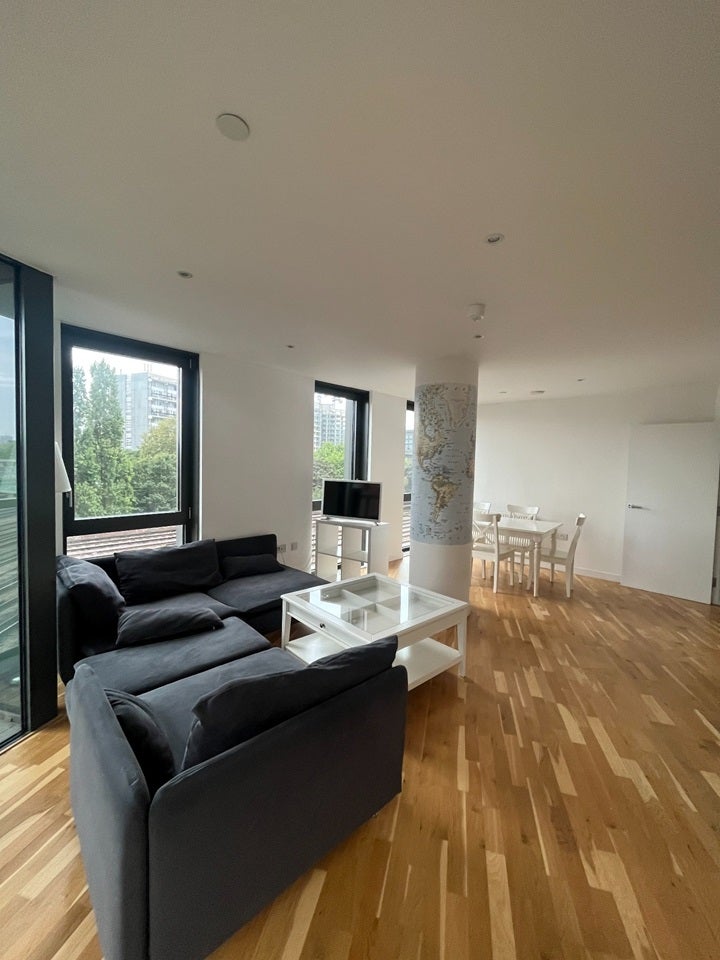 Flat Salamanca Place in Greater London