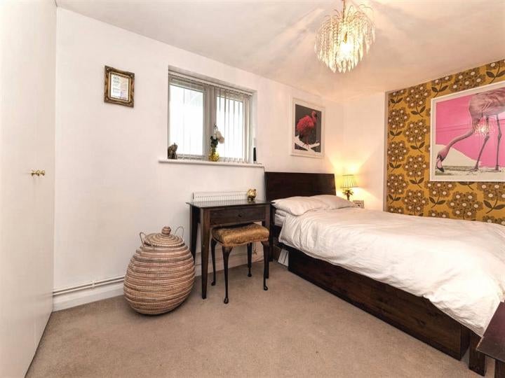 Flat Kingsland Road in Greater London
