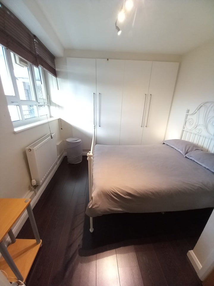 Flat Barclay Close in Greater London