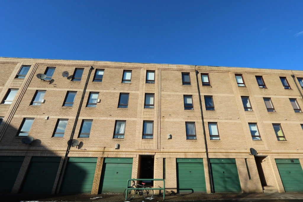 Flat Milnpark Gardens in Glasgow