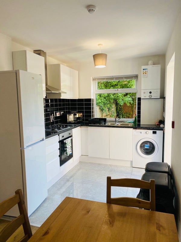Room Eastwood Street in Greater London