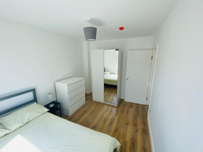 Room Eastwood Street in Greater London