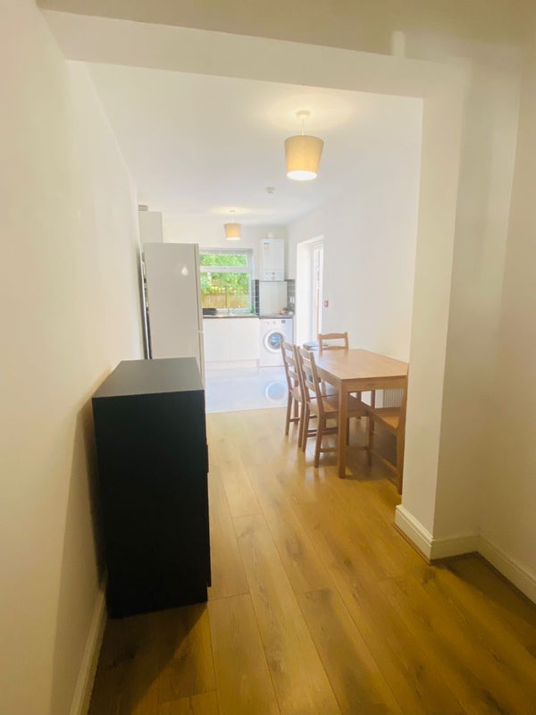 Room Eastwood Street in Greater London
