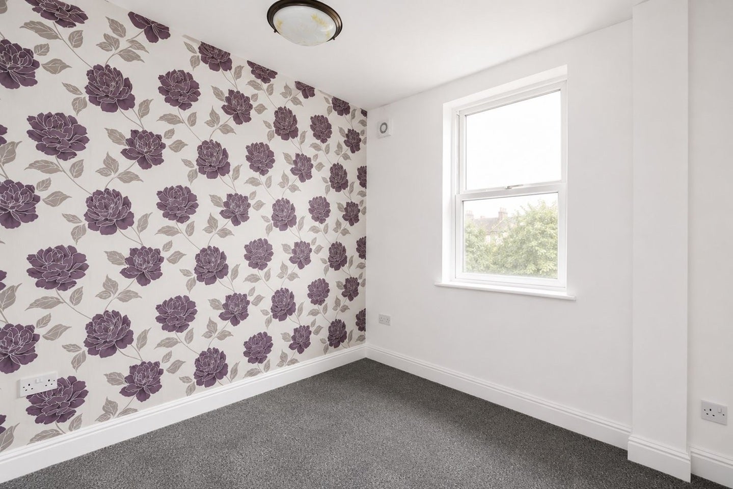 Flat Gordon Road in Greater London