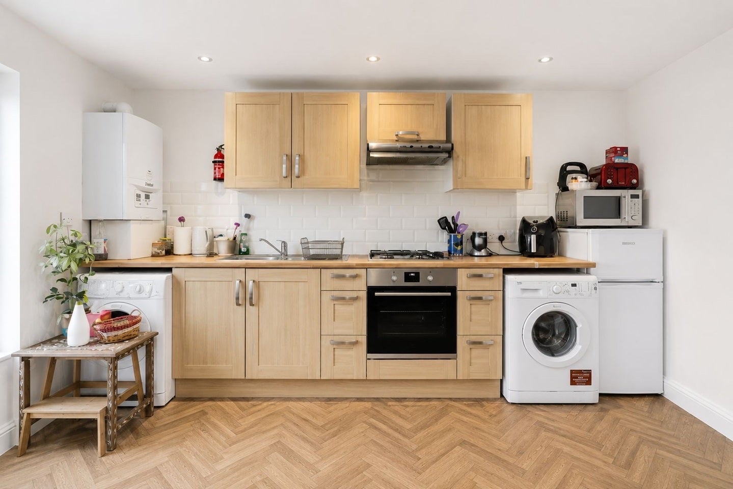Flat Gordon Road in Greater London
