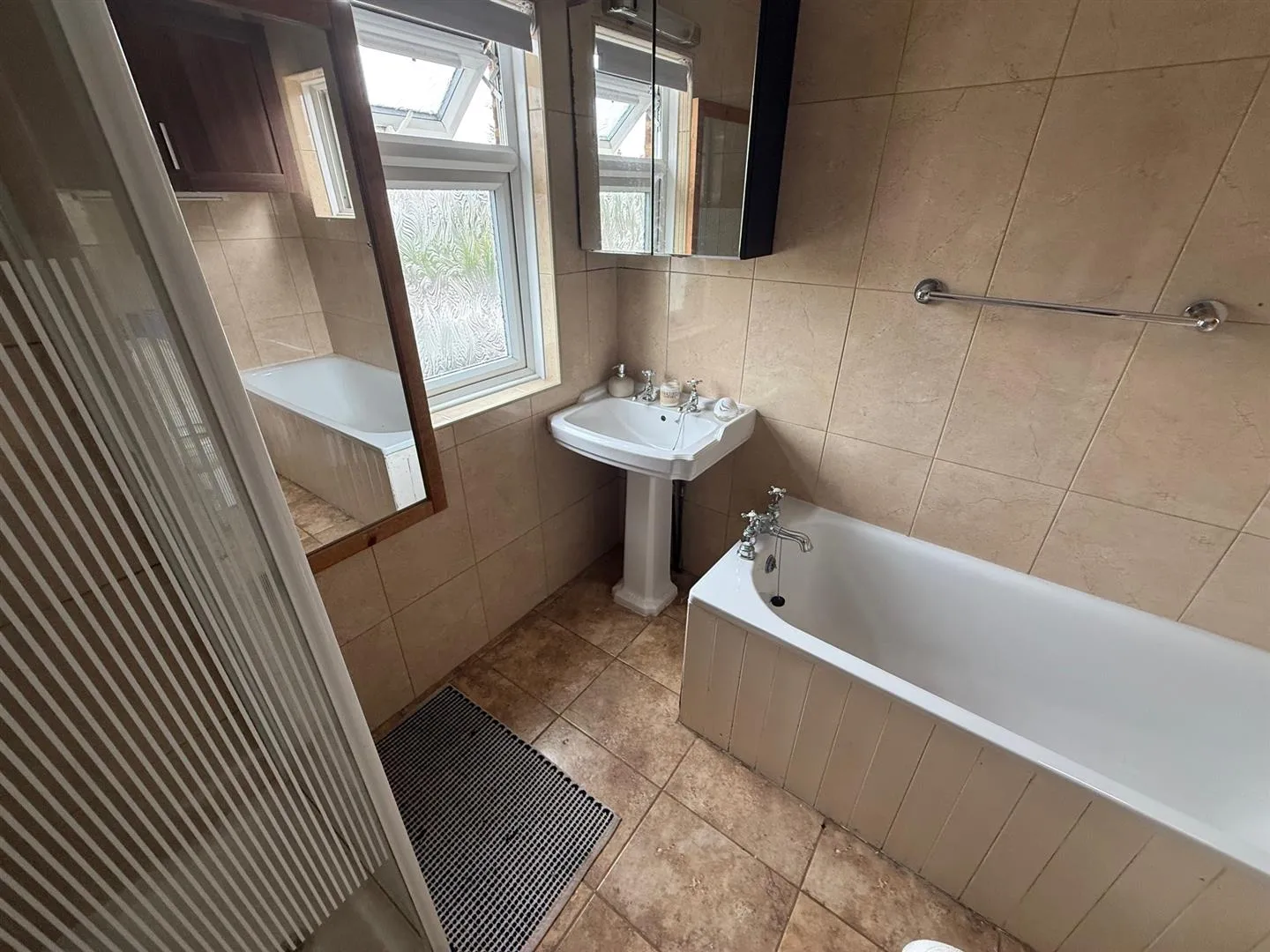 Room Blockley Road in Greater London