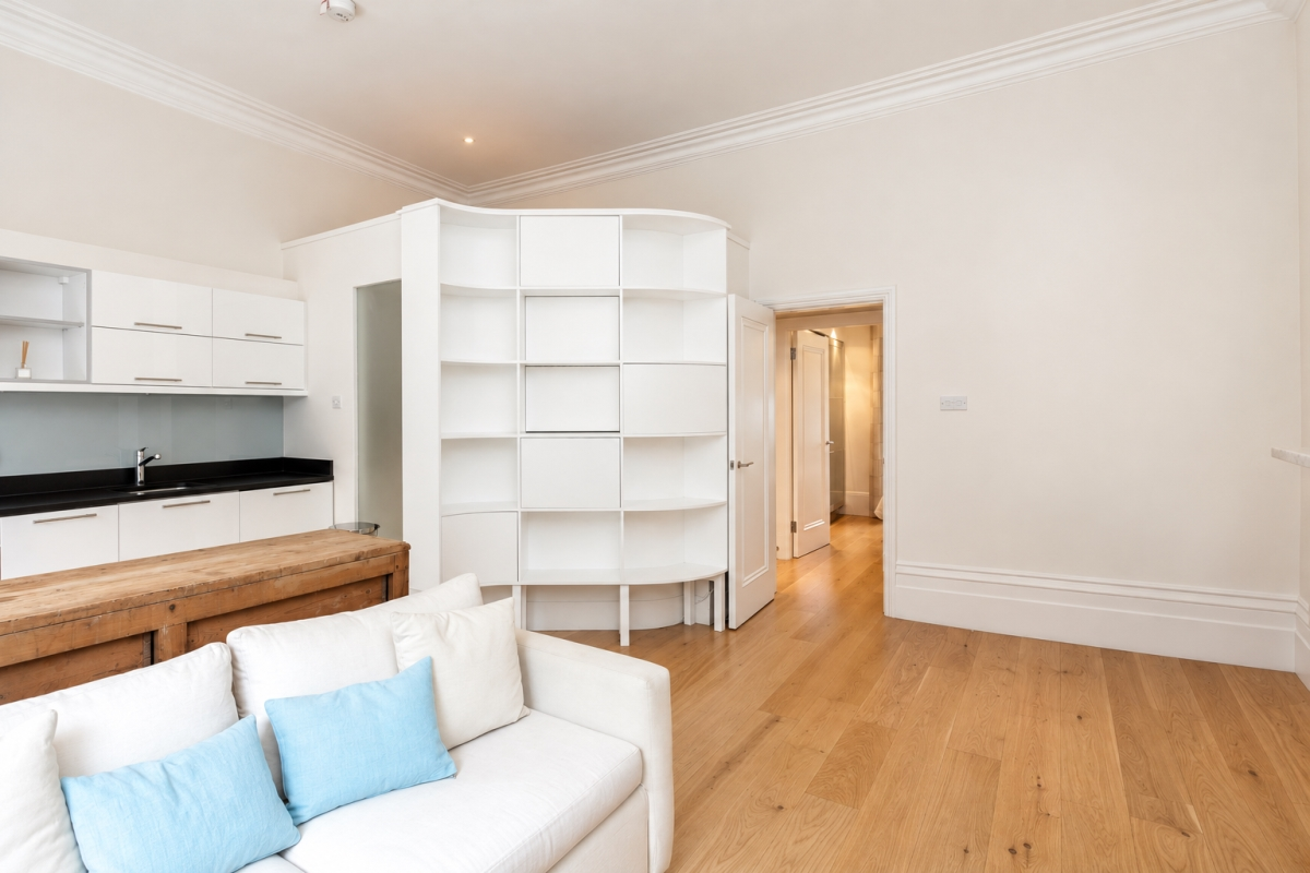 Flat Royal Crescent in Greater London
