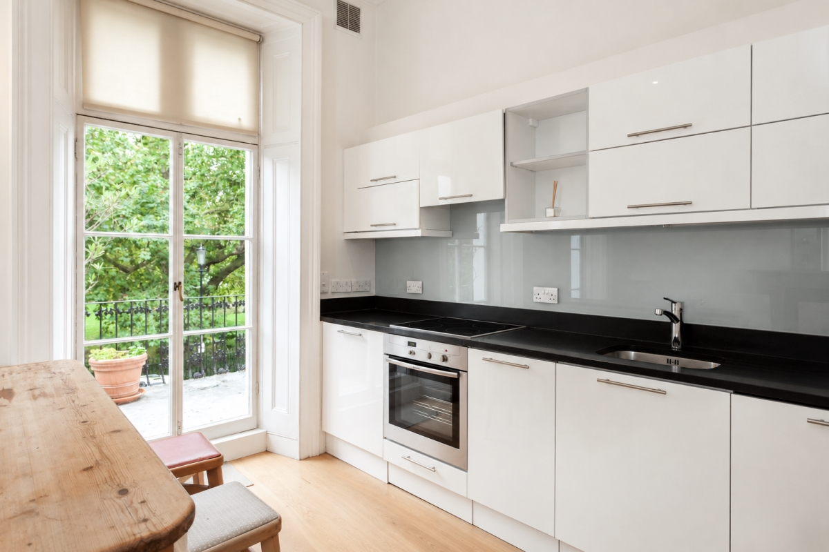 Flat Royal Crescent in Greater London
