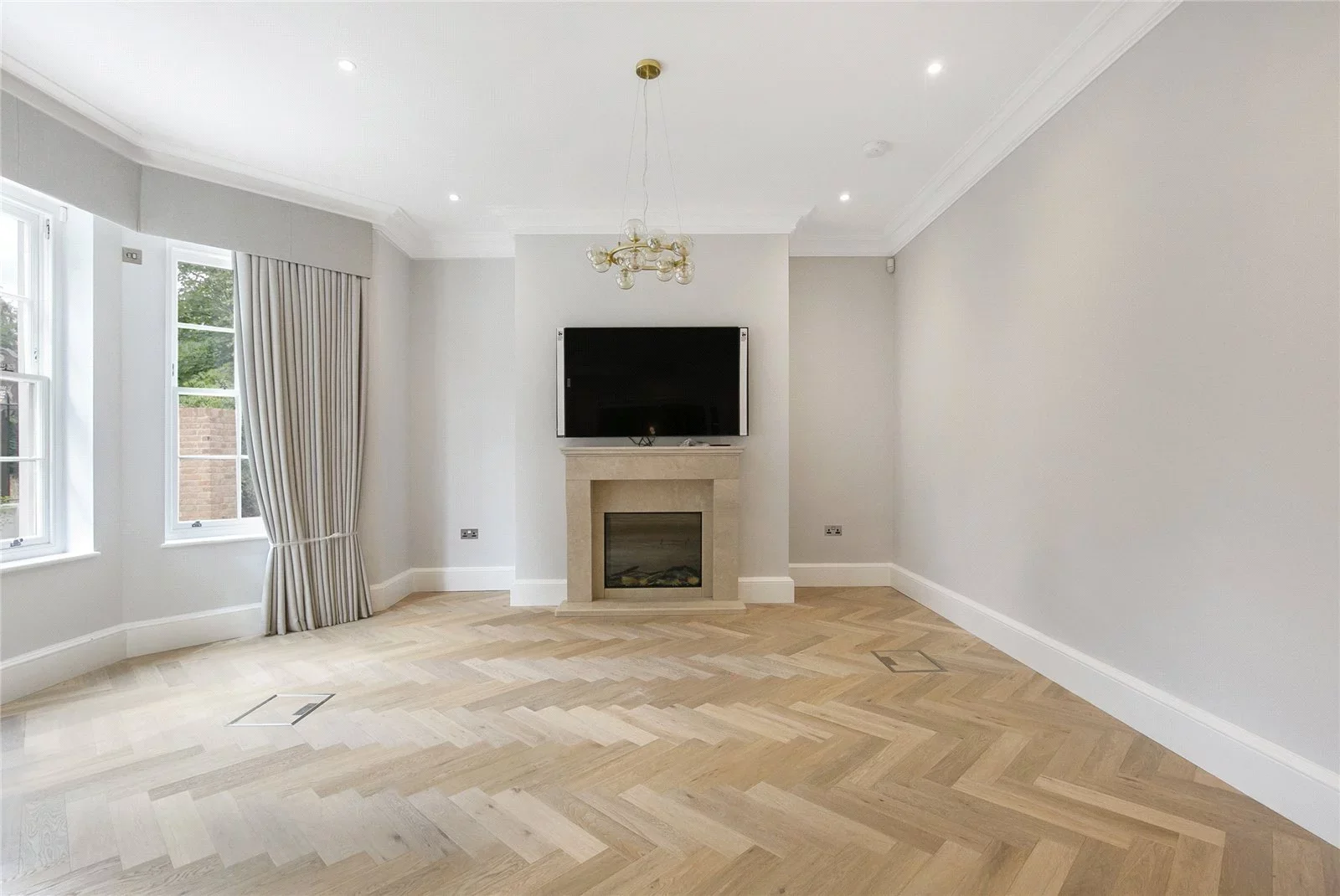 Flat Totteridge Village in Greater London