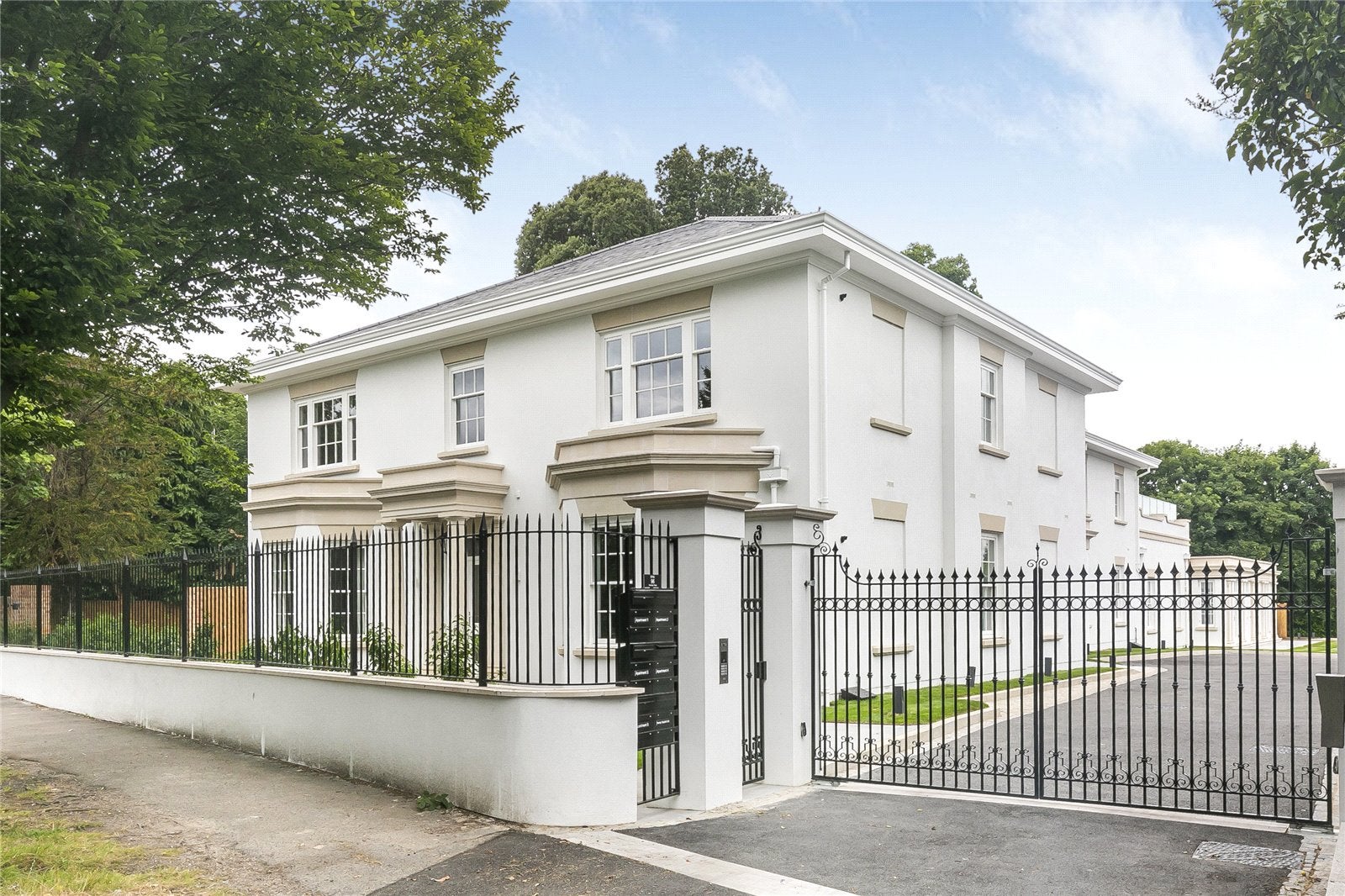 Flat Totteridge Village in Greater London