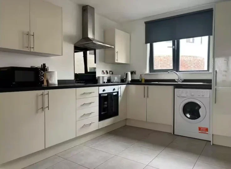 Flat Jennings Avenue in Salford