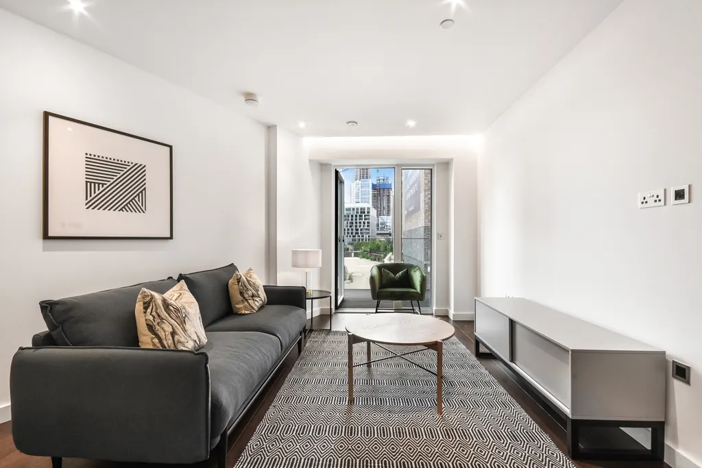 Flat Malthouse Road in Greater London