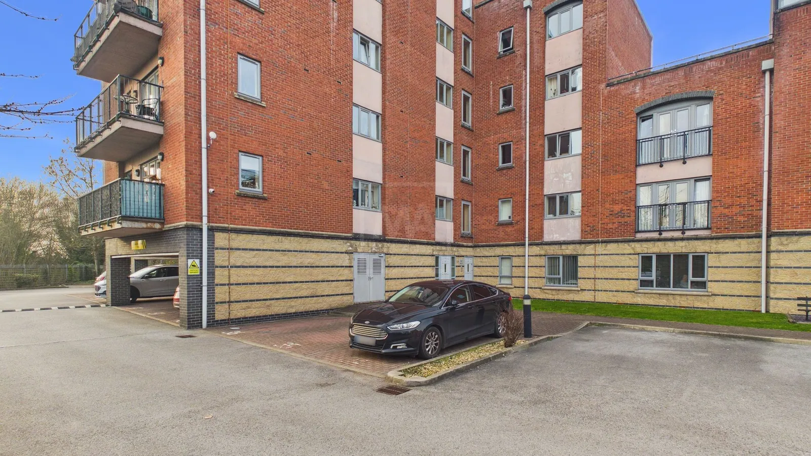 Flat Cantilever Gardens in Warrington
