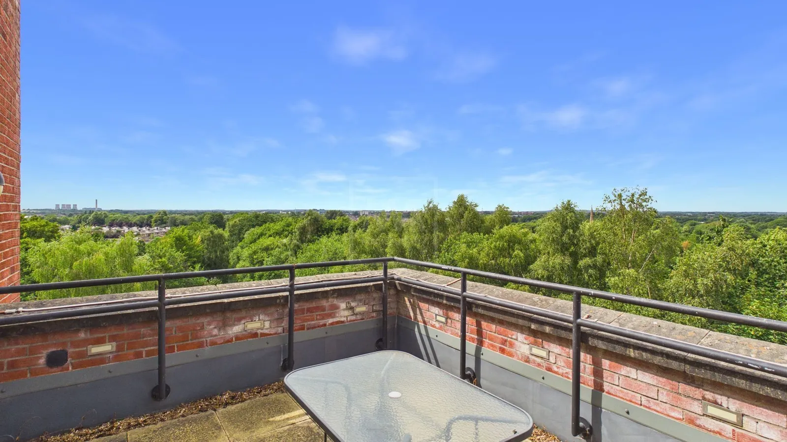 Flat Cantilever Gardens in Warrington