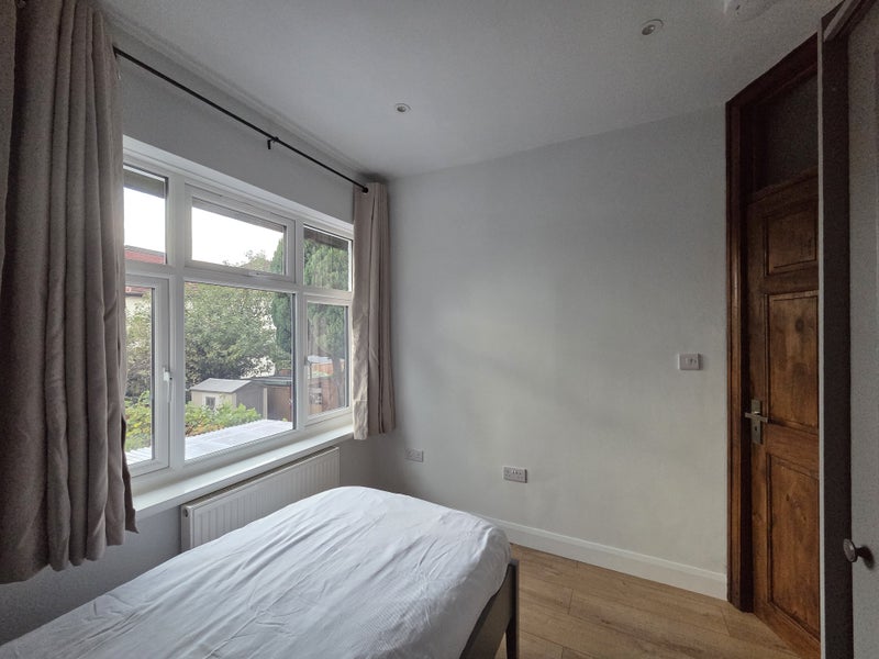 Room Rowland Hill Avenue in Greater London