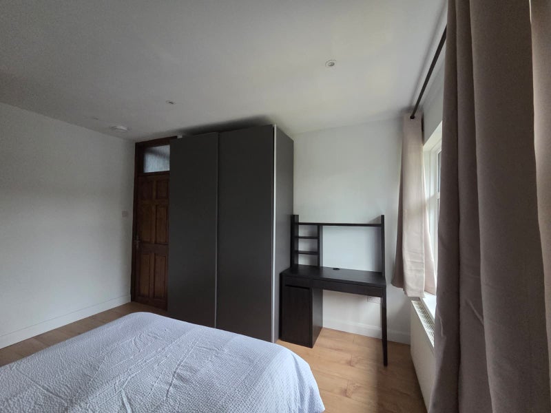 Room Rowland Hill Avenue in Greater London