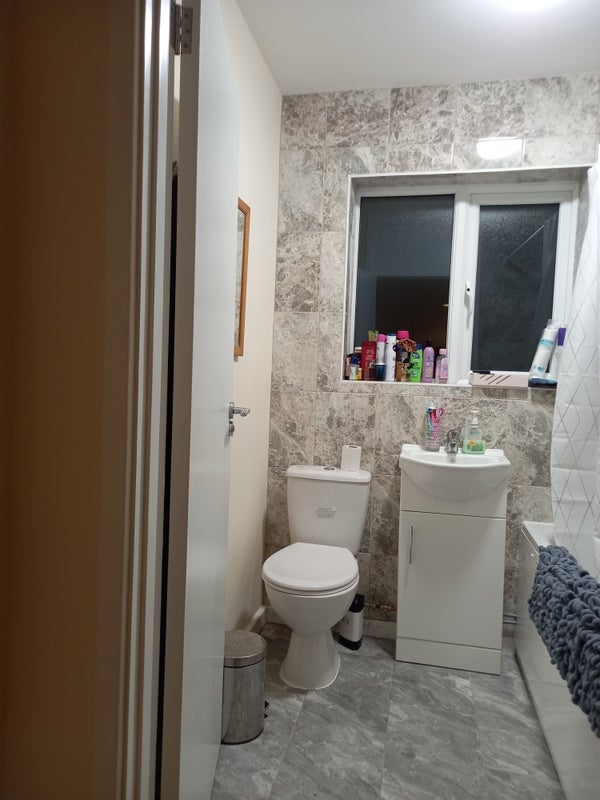 Room Headley Drive in Greater London
