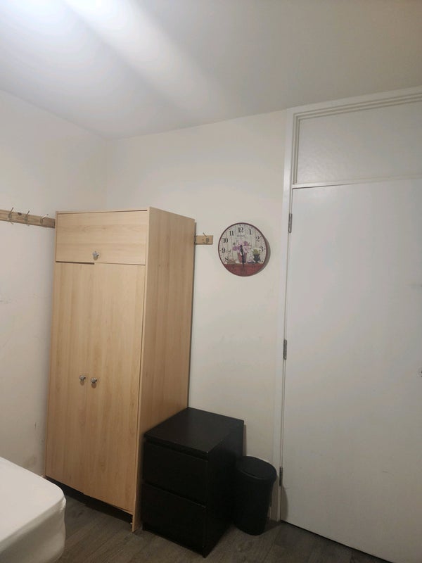 Room Headley Drive in Greater London