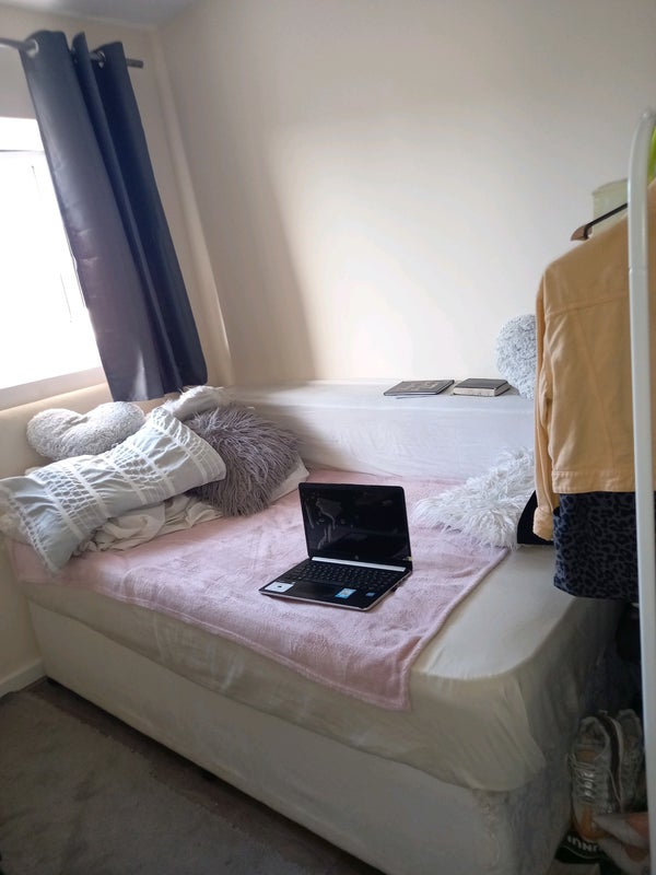 Room Headley Drive in Greater London