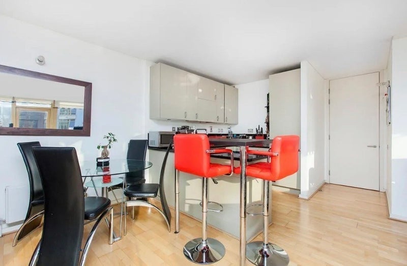 Room West Parkside in Greater London