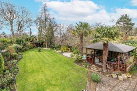 House Dartnell Avenue in Woking
