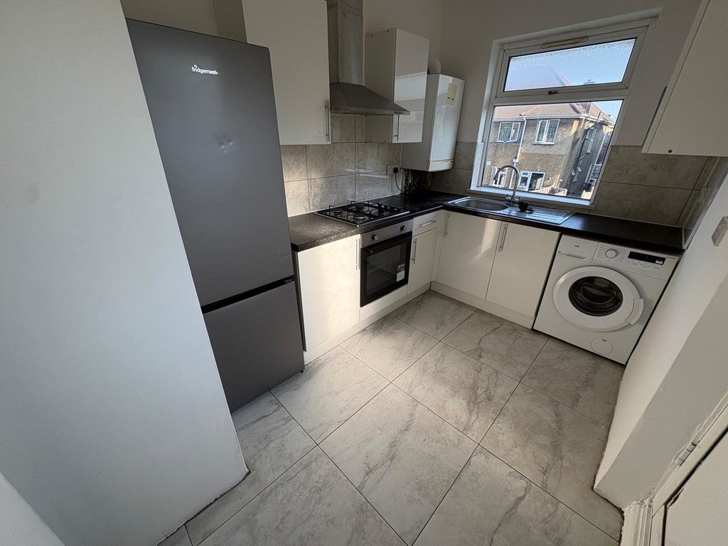 Flat Scotts Road in Greater London