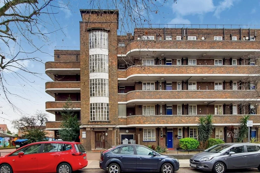 Flat Avondale Square in Greater London