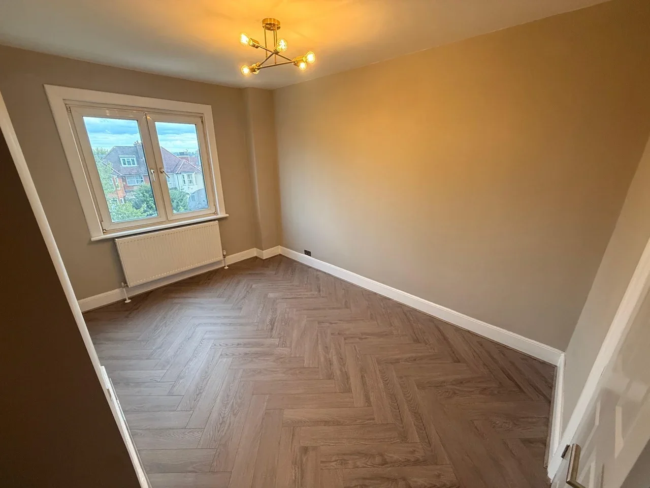 Flat Oxgate Gardens in Greater London