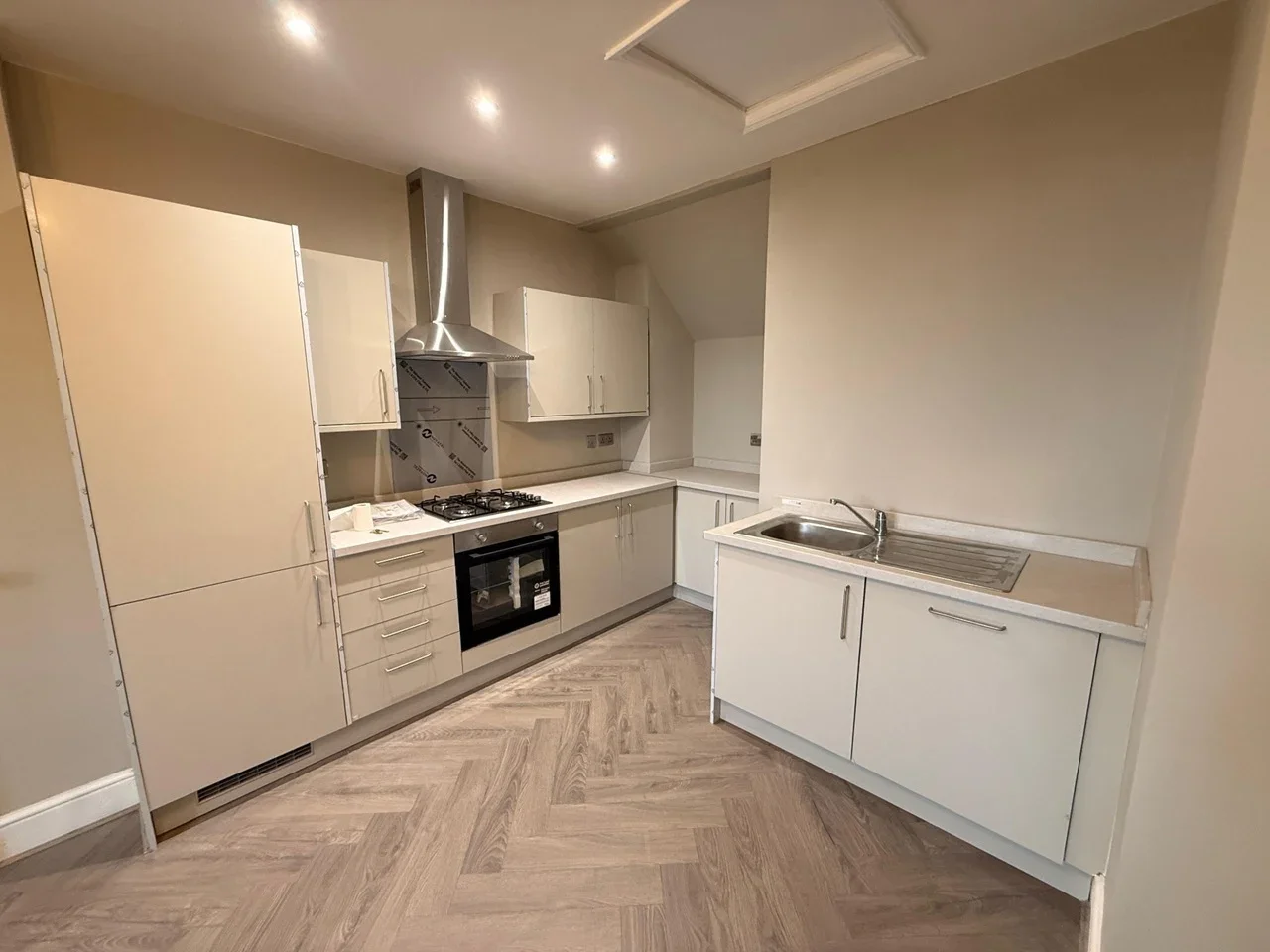 Flat Oxgate Gardens in Greater London