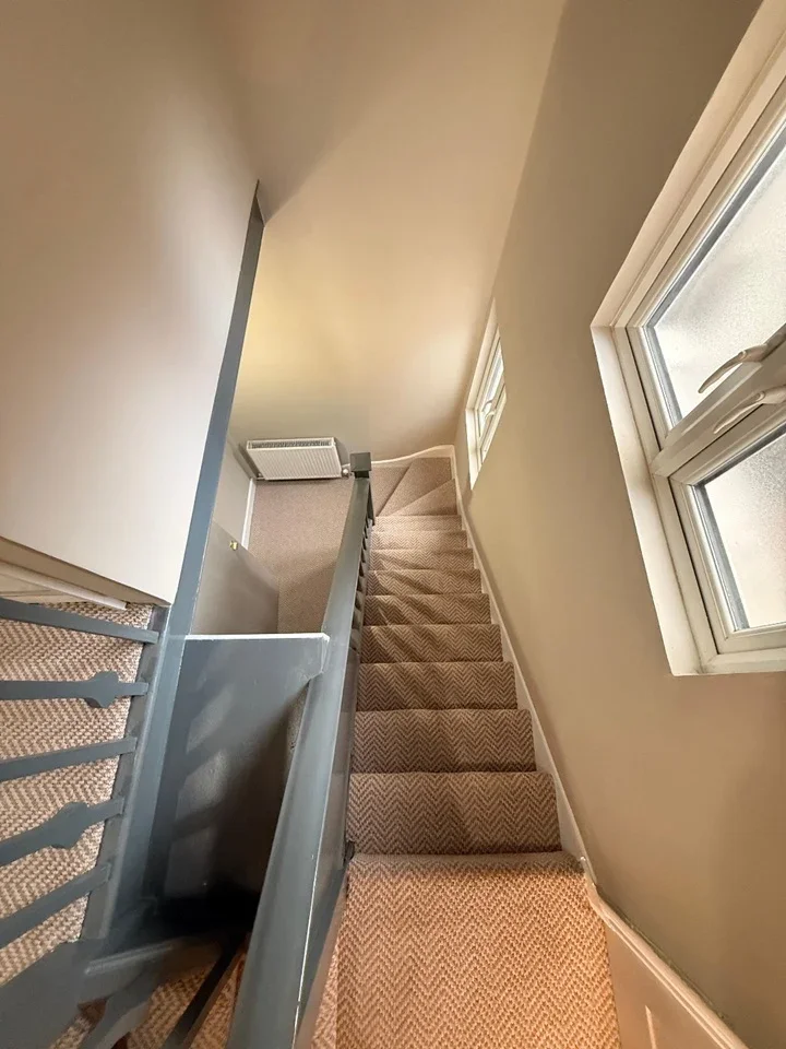 Flat Oxgate Gardens in Greater London