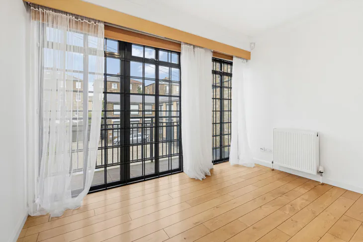Flat St Paul's Crescent in Greater London