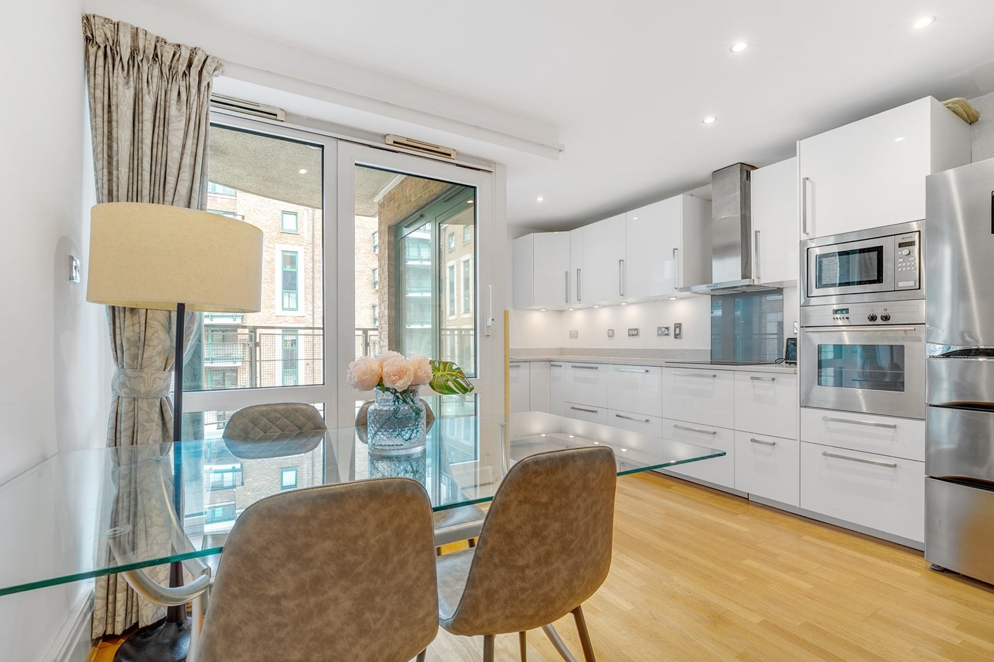 Flat Warwick Road in Greater London