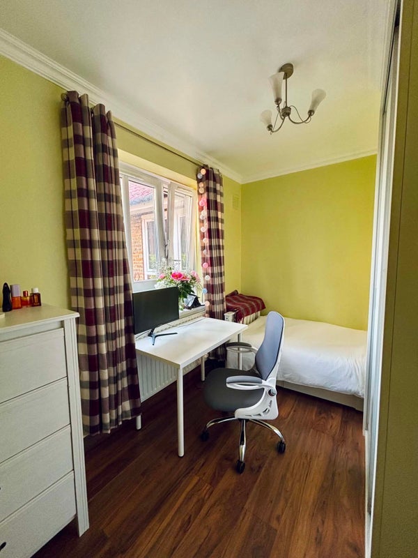 Flat Palliser Road in Greater London