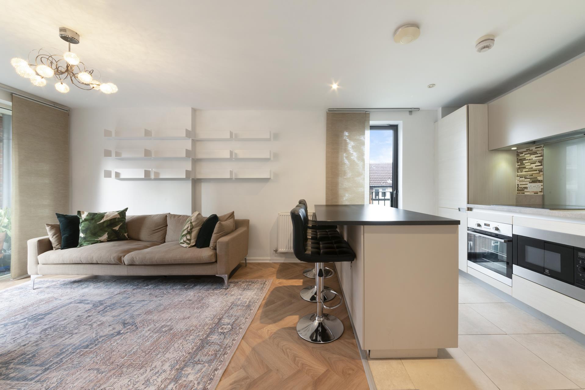 Flat Hammersley Road in Greater London