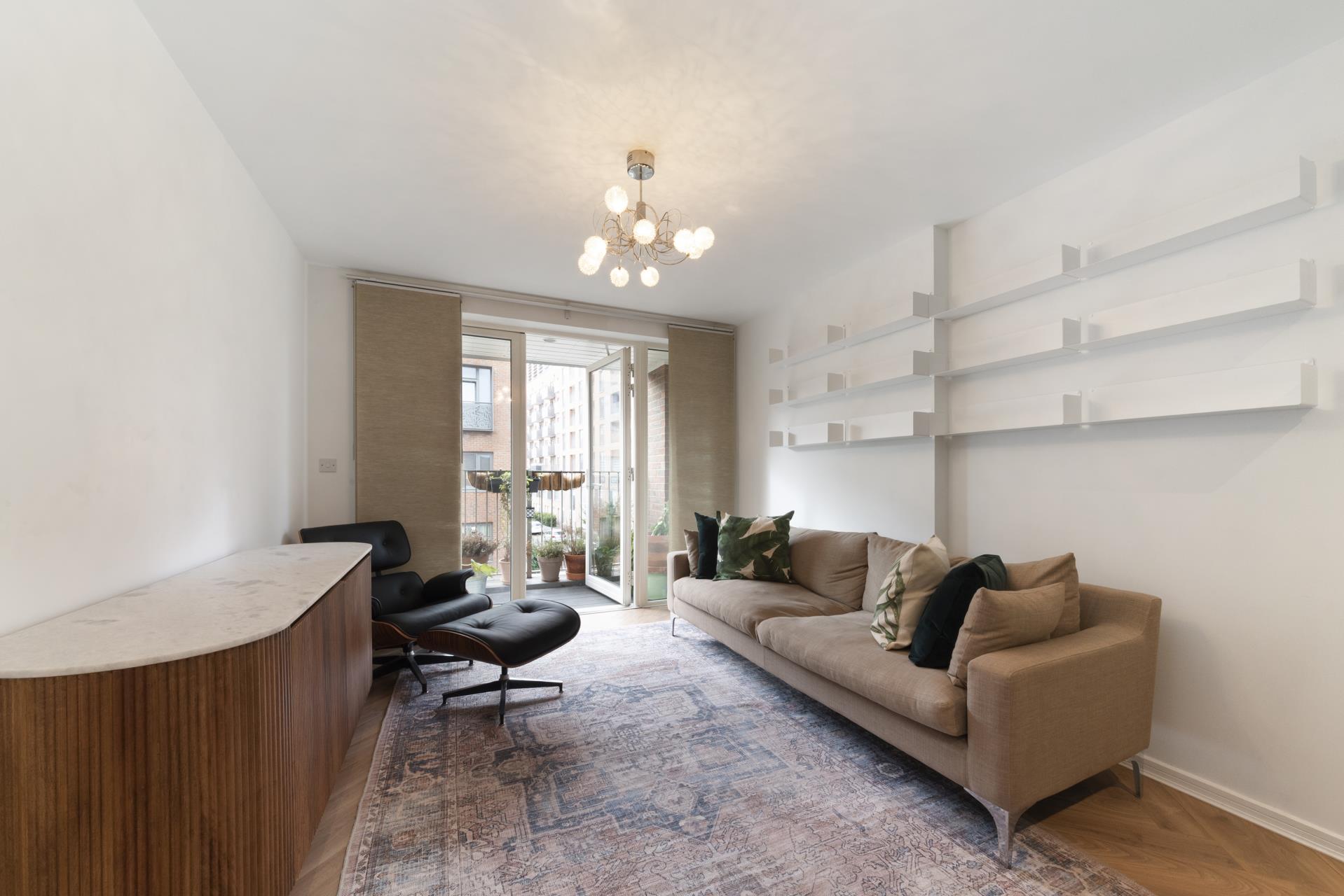 Flat Hammersley Road in Greater London