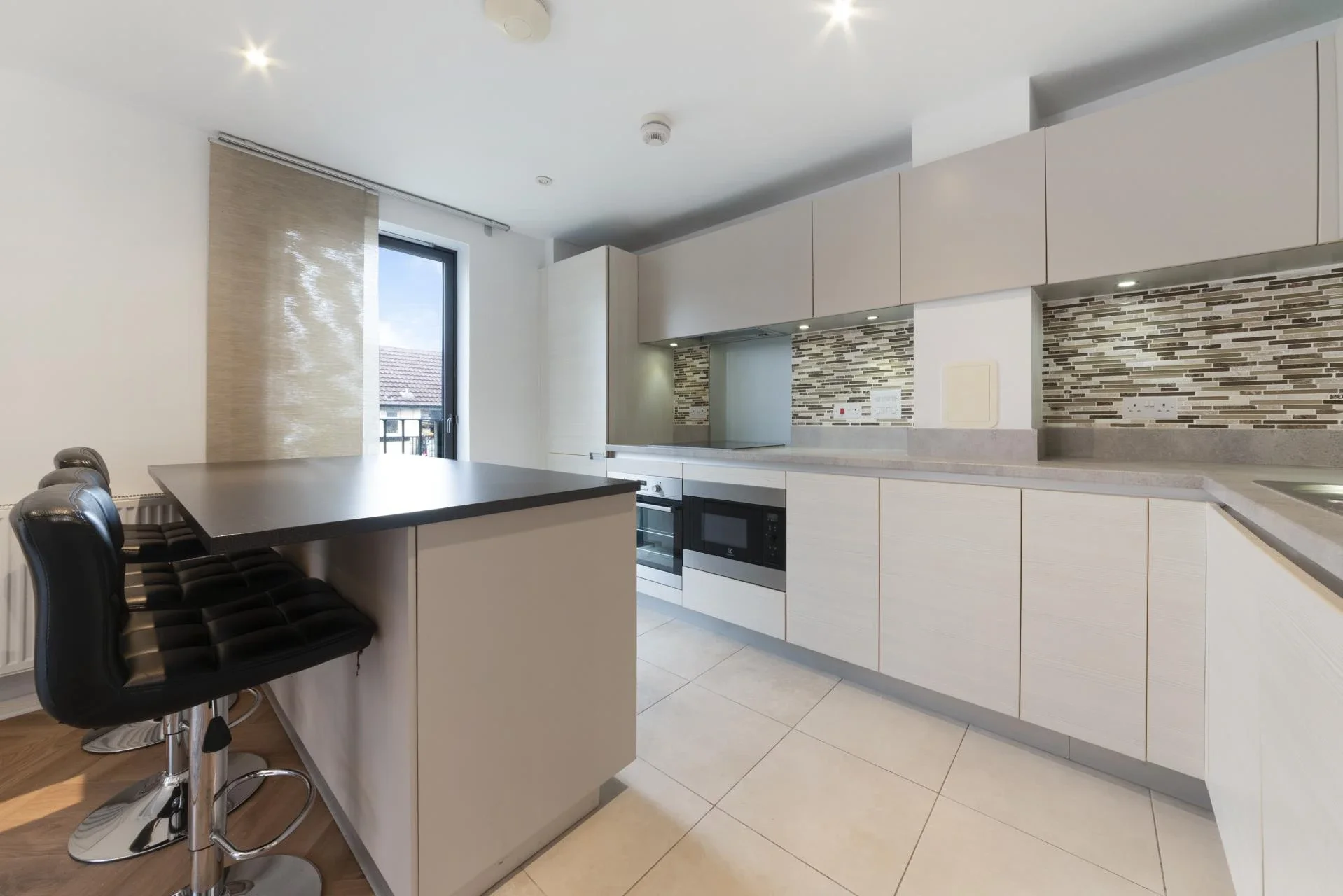 Flat Hammersley Road in Greater London
