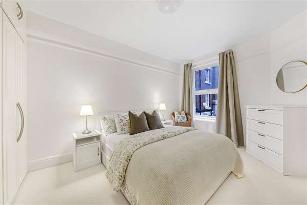 Flat Elm Tree Road in City of Westminster
