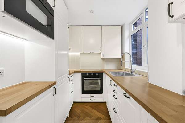 Flat Elm Tree Road in City of Westminster